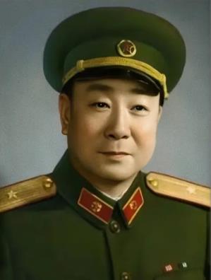 杨虎臣